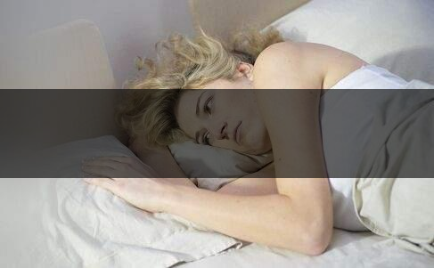 喝茶失眠怎樣才能快速入睡，這樣可以有效防止失-2