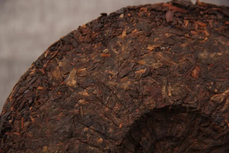 如何判斷普洱茶是否發(fā)霉？發(fā)霉的普洱茶應該怎么處理？