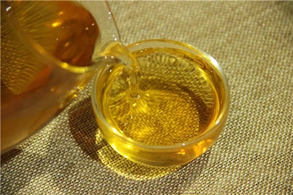 還在用自來水泡茶？難怪你泡的茶滋味不行~