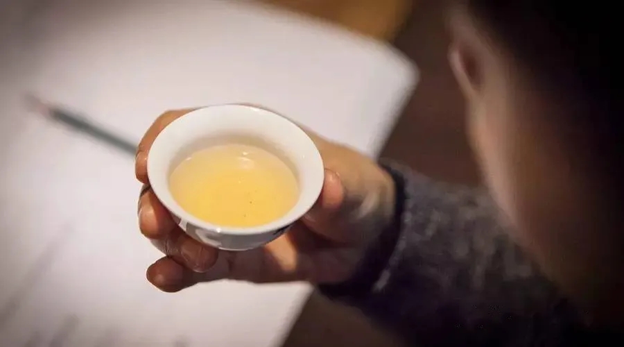 茶和水為什么會“分離”？