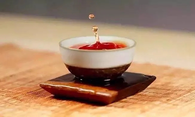 從時(shí)間維度來(lái)看，普洱茶的尷尬期并不可怕